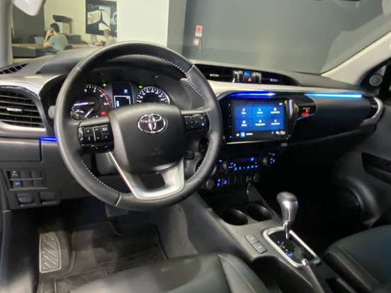 TOYOTA-HILUX-2025