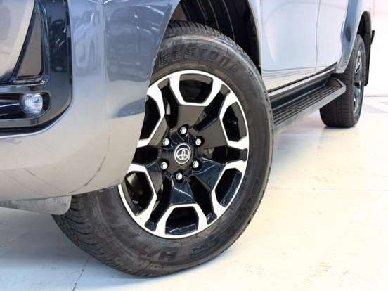 TOYOTA-HILUX-2025