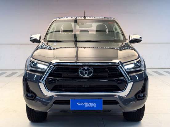 TOYOTA-HILUX-2.8 D-4D TURBO DIESEL CD SRX 4X4 AUTOMÁTICO TOYOTA-HILUX-2025