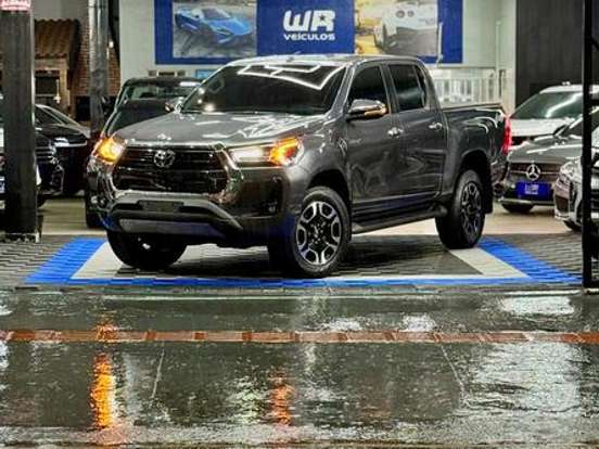 TOYOTA-HILUX-2.8 D-4D TURBO DIESEL CD SRX 4X4 AUTOMÁTICO TOYOTA-HILUX-2026