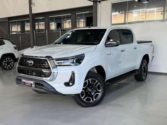 TOYOTA-HILUX-2.8 D-4D TURBO DIESEL CD SRX 4X4 AUTOMÁTICO TOYOTA-HILUX-2023