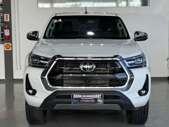 TOYOTA-HILUX-2023