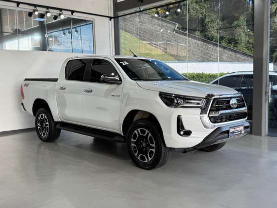 TOYOTA-HILUX-2.8 D-4D TURBO DIESEL CD SRX 4X4 AUTOMÁTICO TOYOTA-HILUX-2023