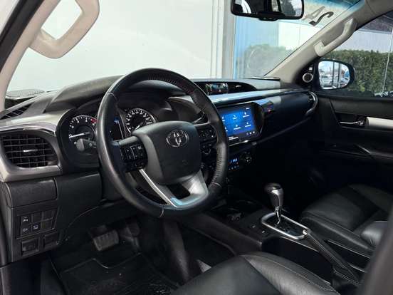 TOYOTA-HILUX-2023