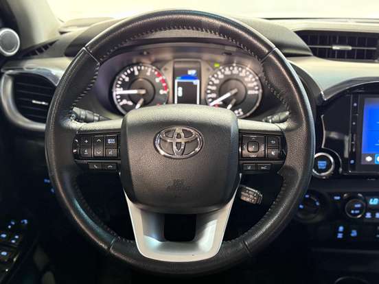 TOYOTA-HILUX-2.8 D-4D TURBO DIESEL CD SRX 4X4 AUTOMÁTICO TOYOTA-HILUX-2023