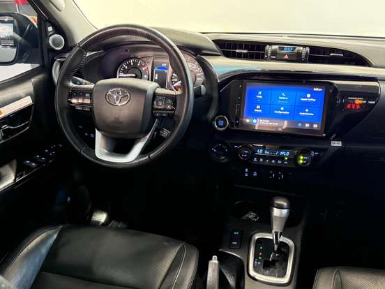TOYOTA-HILUX-2.8 D-4D TURBO DIESEL CD SRX 4X4 AUTOMÁTICO TOYOTA-HILUX-2023