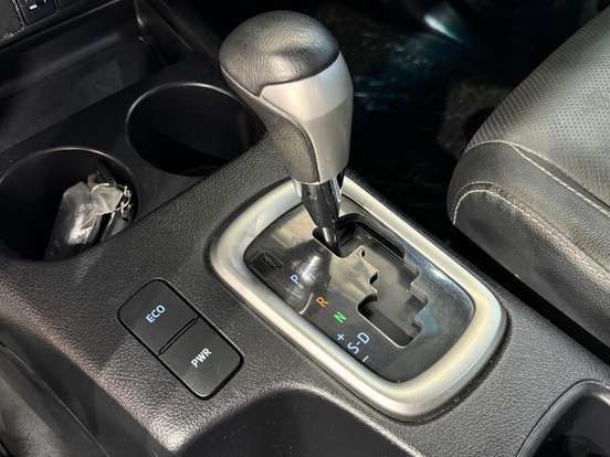 TOYOTA-HILUX-2023