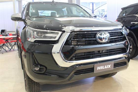 TOYOTA HILUX 2.8 D-4D TURBO DIESEL CD SRX 4X4 AUTOMÁTICO