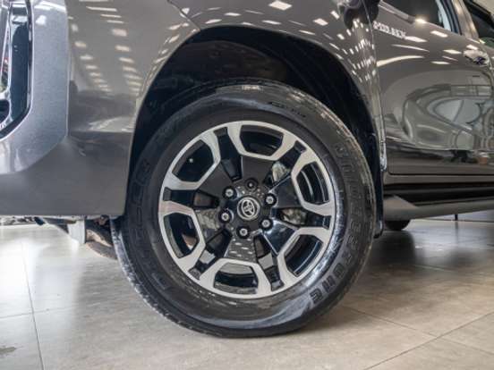 TOYOTA-HILUX-2.8 D-4D TURBO DIESEL CD SRX 4X4 AUTOMÁTICO TOYOTA-HILUX-2025