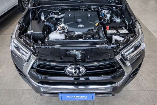 TOYOTA-HILUX-2.8 D-4D TURBO DIESEL CD SRX 4X4 AUTOMÁTICO TOYOTA-HILUX-2025
