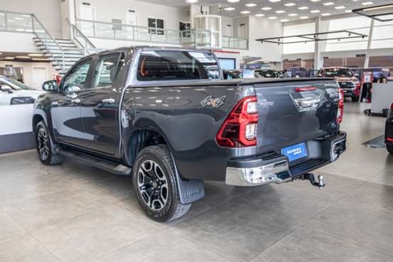 TOYOTA-HILUX-2025