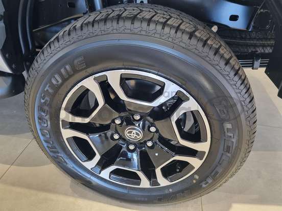 TOYOTA-HILUX-2.8 D-4D TURBO DIESEL CD SRX PLUS 4X4 AUTOMÁTICO TOYOTA-HILUX-2026