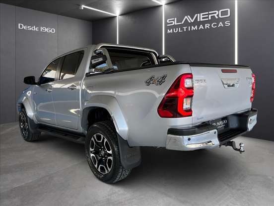 TOYOTA-HILUX-2.8 D-4D TURBO DIESEL CD SRX PLUS 4X4 AUTOMÁTICO TOYOTA-HILUX-2025