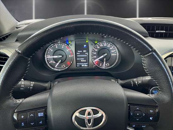 TOYOTA-HILUX-2.8 D-4D TURBO DIESEL CD SRX PLUS 4X4 AUTOMÁTICO TOYOTA-HILUX-2025
