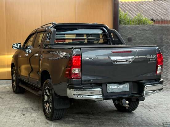 TOYOTA-HILUX-2019
