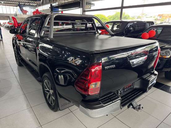 TOYOTA-HILUX-2.8 SRX 4X4 CD 16V DIESEL 4P AUTOMÁTICO TOYOTA-HILUX-2016