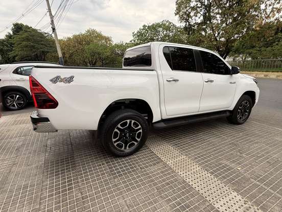 TOYOTA-HILUX-2019
