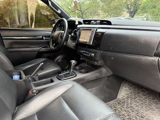 TOYOTA-HILUX-2019
