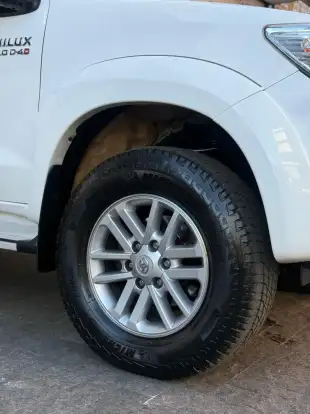 TOYOTA-HILUX-2014