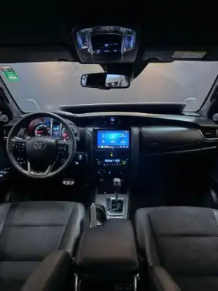TOYOTA-HILUX SW4-2023