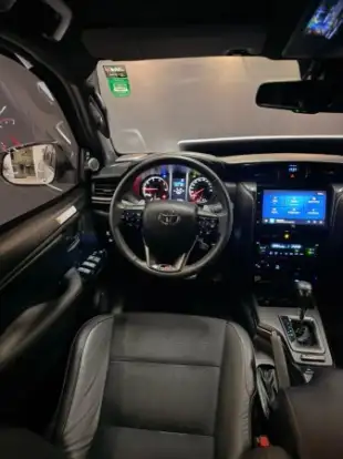 TOYOTA-HILUX SW4-2023