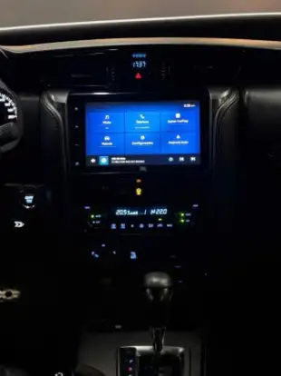 TOYOTA-HILUX SW4-2023