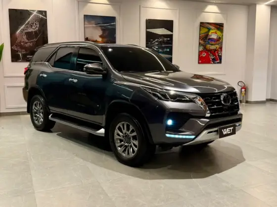 TOYOTA HILUX SW4 2.8 D-4D TURBO DIESEL SRX 7L 4X4 AUTOMÁTICO