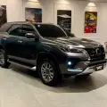 TOYOTA HILUX SW4 2.8 D-4D TURBO DIESEL SRX 7L 4X4 AUTOMÁTICO TOYOTA HILUX SW4 2.8 D-4D TURBO DIESEL SRX 7L 4X4 AUTOMÁTICO