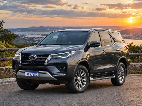 TOYOTA HILUX SW4 2.8 D-4D TURBO DIESEL SRX 7L 4X4 AUTOMÁTICO