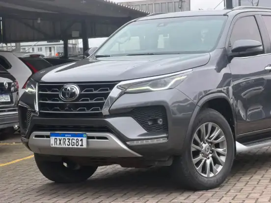 TOYOTA-HILUX SW4-2022