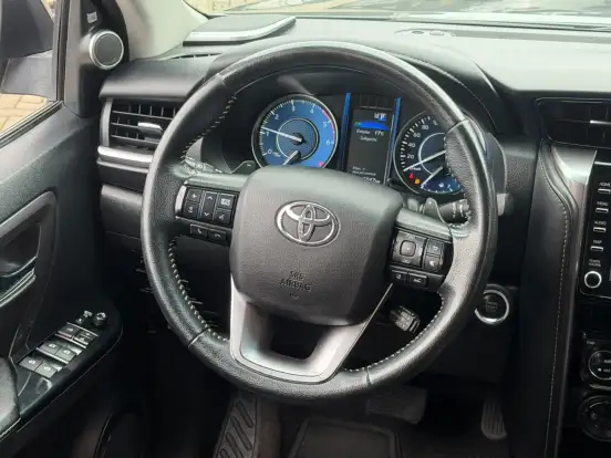 TOYOTA-HILUX SW4-2.8 D-4D TURBO DIESEL SRX 7L 4X4 AUTOMÁTICO TOYOTA-HILUX SW4-2022