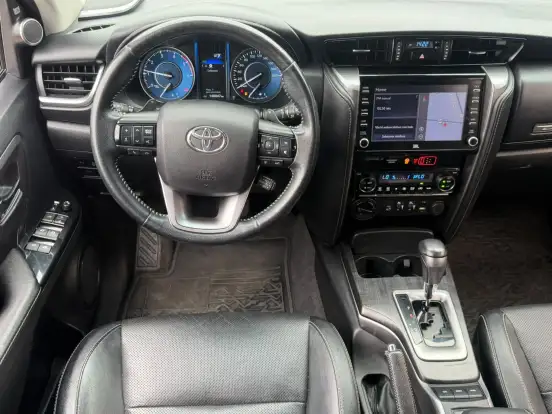 TOYOTA-HILUX SW4-2022