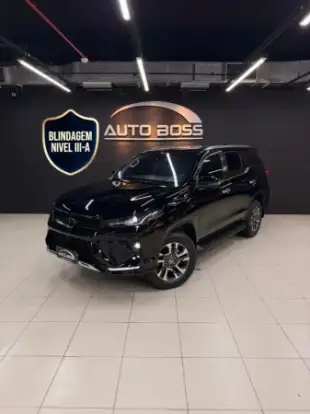 TOYOTA-HILUX SW4-2024