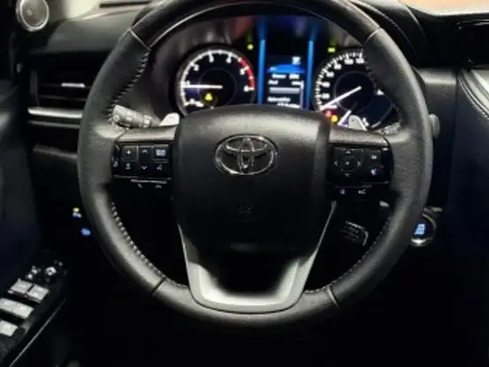 TOYOTA-HILUX SW4-2.8 D-4D TURBO DIESEL SRX PLATINUM 7L 4X4 AUTOMÁTICO TOYOTA-HILUX SW4-2024
