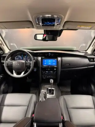 TOYOTA-HILUX SW4-2025