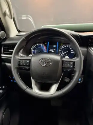 TOYOTA-HILUX SW4-2025