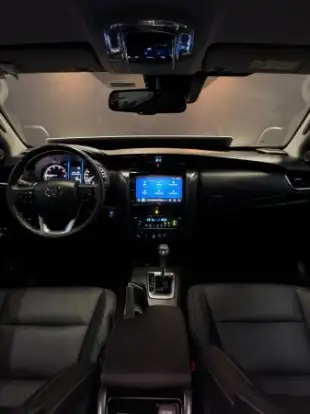 TOYOTA-HILUX SW4-2025