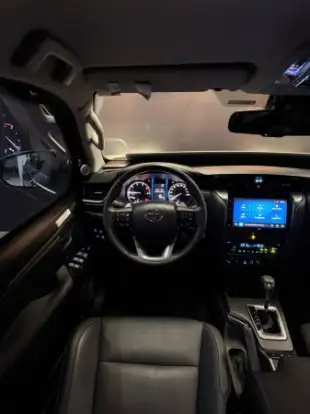 TOYOTA-HILUX SW4-2025