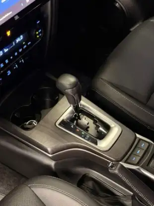 TOYOTA-HILUX SW4-2025