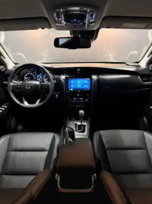 TOYOTA-HILUX SW4-2025