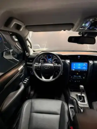 TOYOTA-HILUX SW4-2025