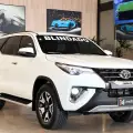 TOYOTA HILUX SW4 2.8 SRX DIAMOND 4X4 7 LUGARES 16V TURBO INTERCOOLER DIESEL 4P AUTOMÁTICO TOYOTA HILUX SW4 2.8 SRX DIAMOND 4X4 7 LUGARES 16V TURBO INTERCOOLER DIESEL 4P AUTOMÁTICO