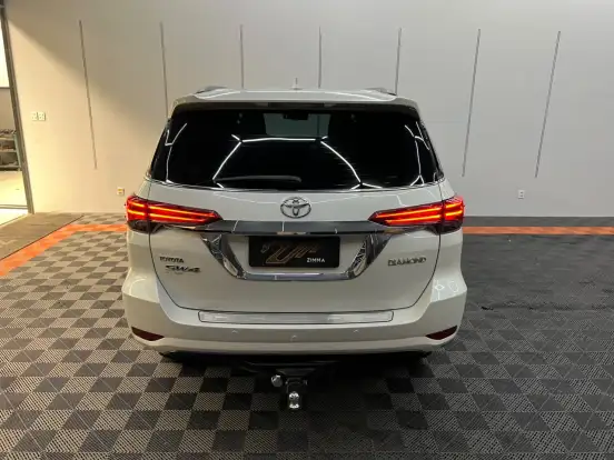 TOYOTA-HILUX SW4-2020