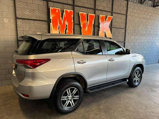 TOYOTA-HILUX SW4-2018