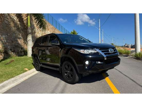 TOYOTA-HILUX SW4-2017