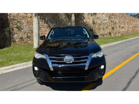 TOYOTA-HILUX SW4-2.7 SRV 7 LUGARES 4X2 16V FLEX 4P AUTOMÁTICO TOYOTA-HILUX SW4-2017