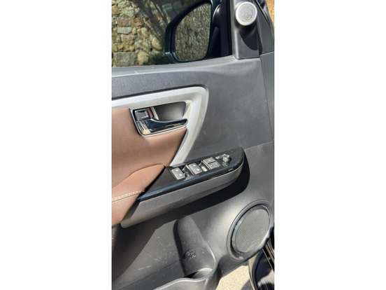 TOYOTA-HILUX SW4-2017