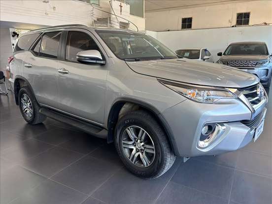 TOYOTA-HILUX SW4-2.7 SRV 7 LUGARES 4X2 16V FLEX 4P AUTOMÁTICO TOYOTA-HILUX SW4-2017