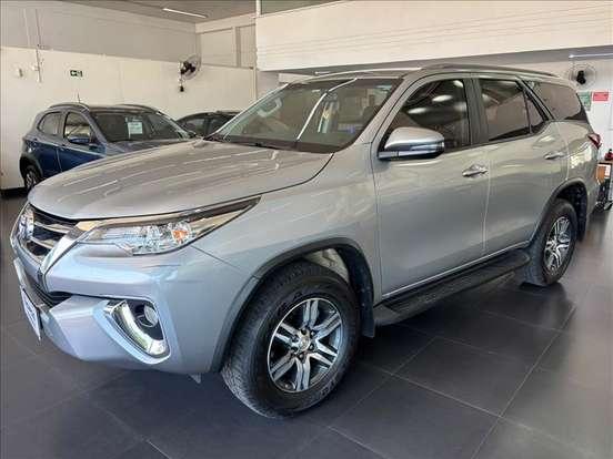 TOYOTA-HILUX SW4-2017