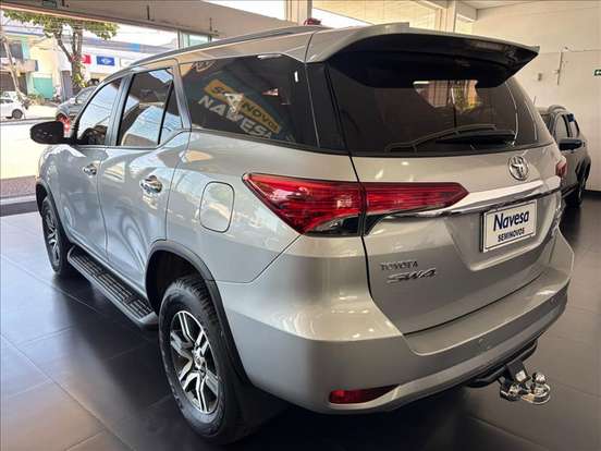 TOYOTA-HILUX SW4-2017